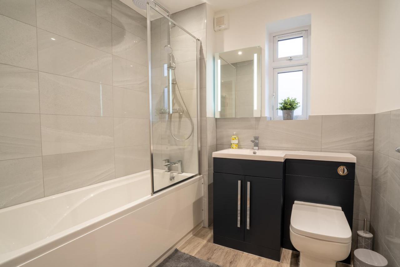 Mill Road Ground Floor Apartment Crawley  Buitenkant foto