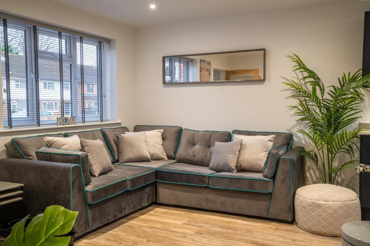 Mill Road Ground Floor Apartment Crawley  Buitenkant foto