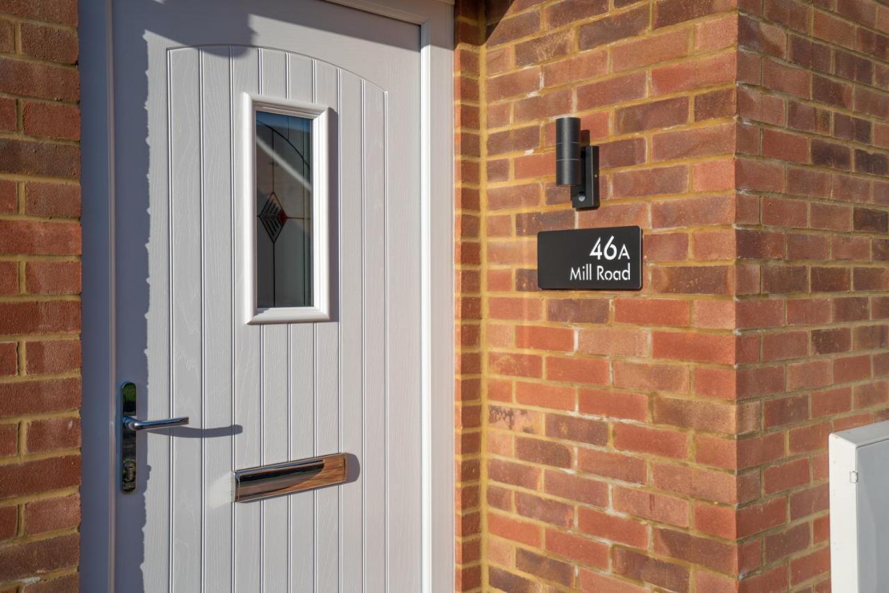 Mill Road Ground Floor Apartment Crawley  Buitenkant foto