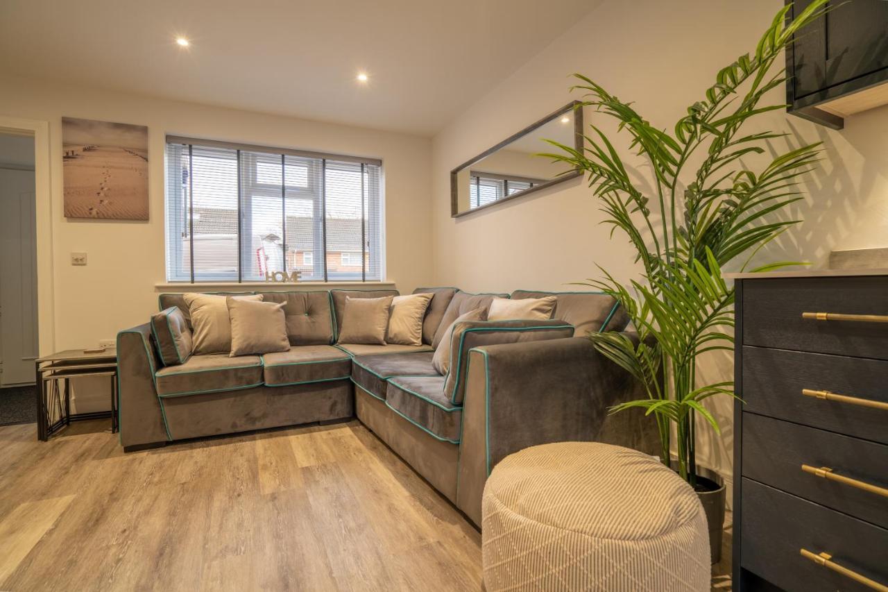 Mill Road Ground Floor Apartment Crawley  Buitenkant foto