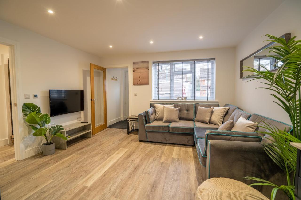 Mill Road Ground Floor Apartment Crawley  Buitenkant foto
