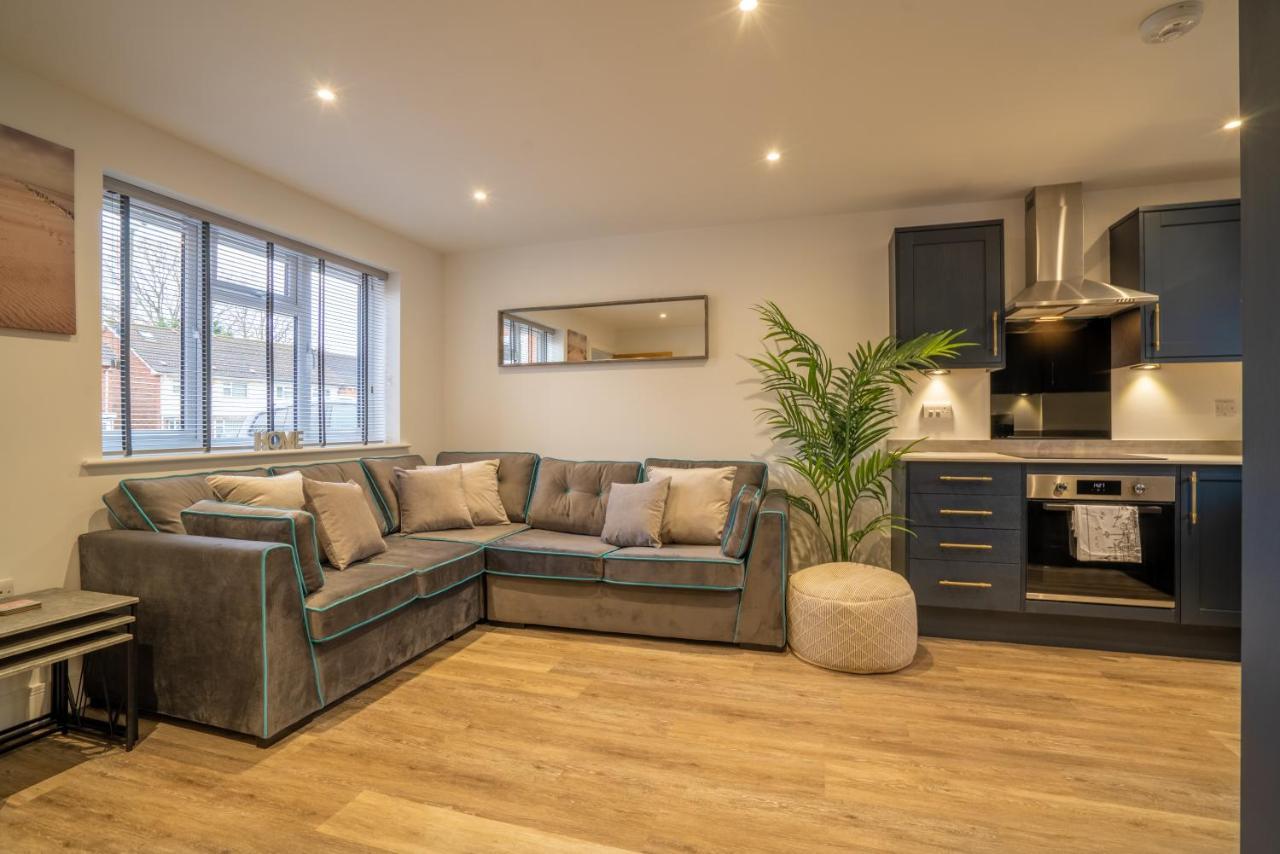 Mill Road Ground Floor Apartment Crawley  Buitenkant foto
