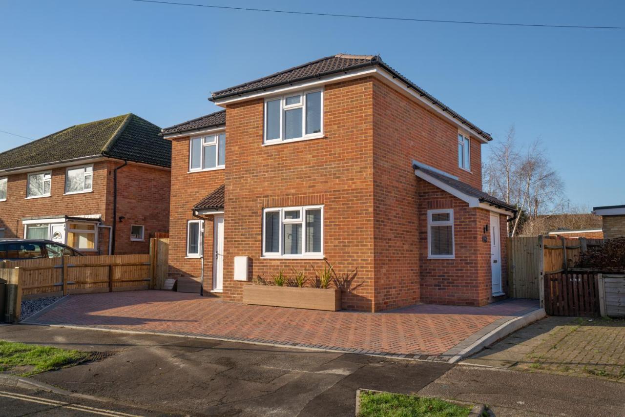 Mill Road Ground Floor Apartment Crawley  Buitenkant foto
